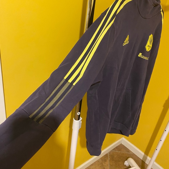 ADIDAS NASHVILLE SC ANTHEM TRAVEL HOODIE, BLUE - Picture 6 of 8